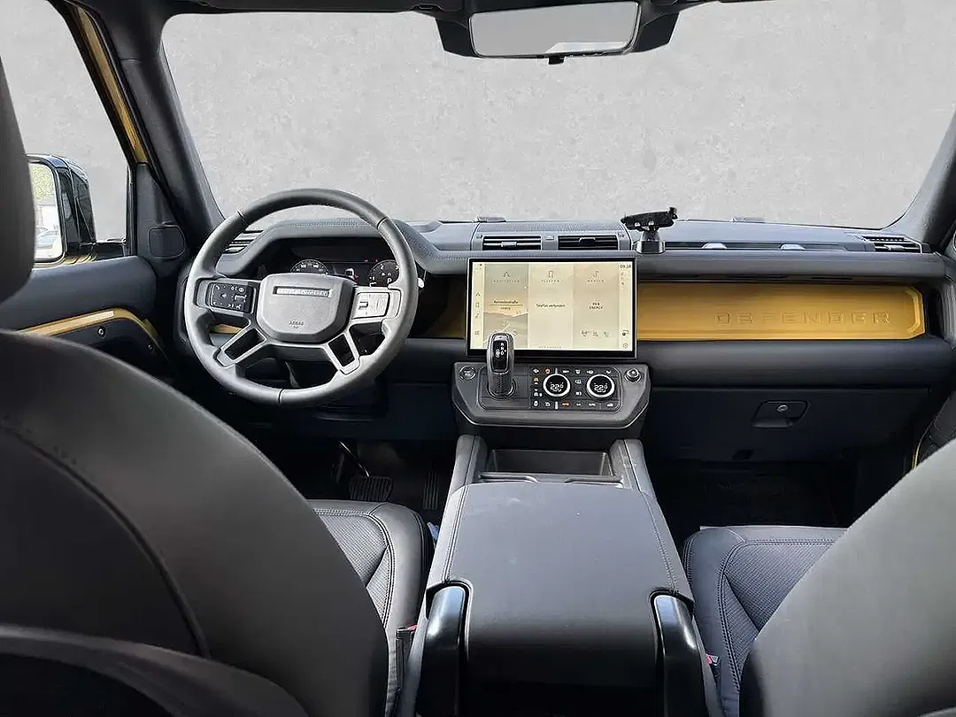 Land Rover Defender - Thumbnail 4