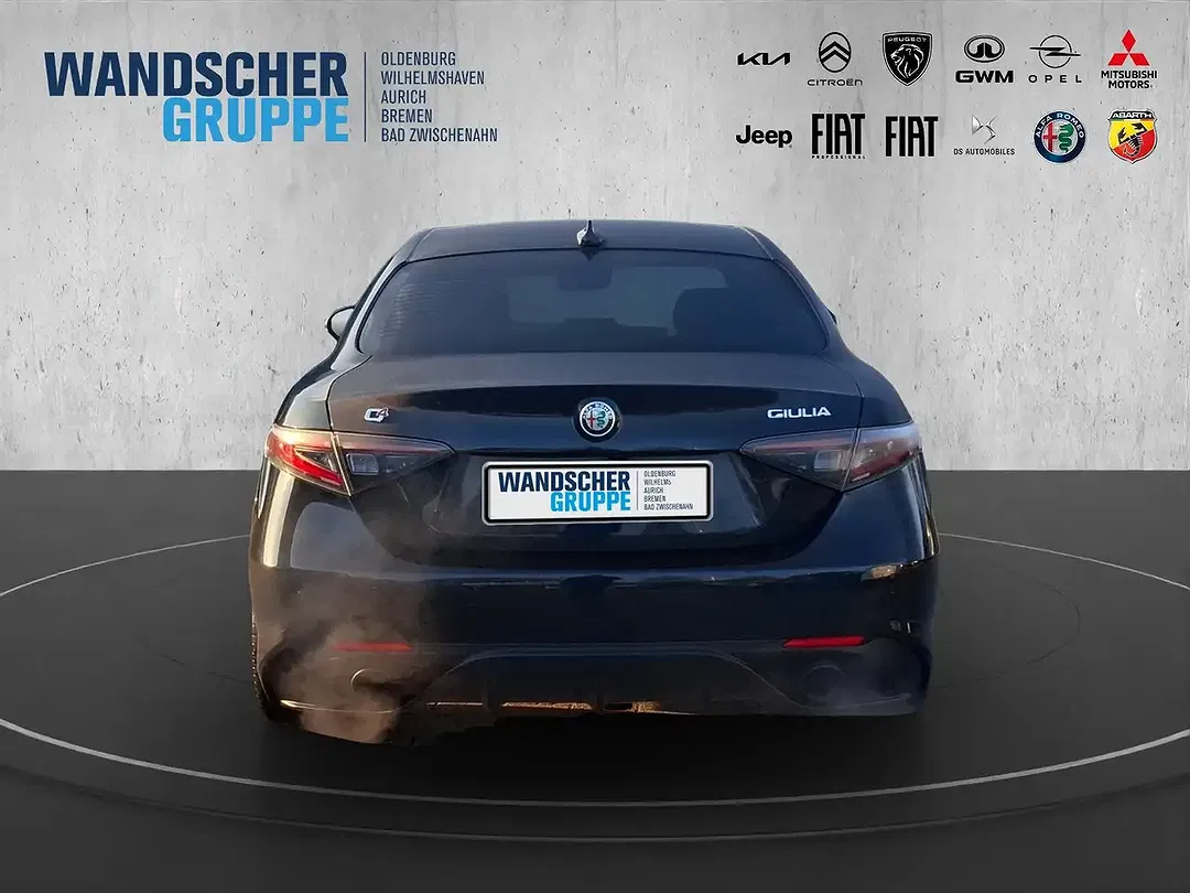 Alfa Romeo Giulia - Thumbnail 4