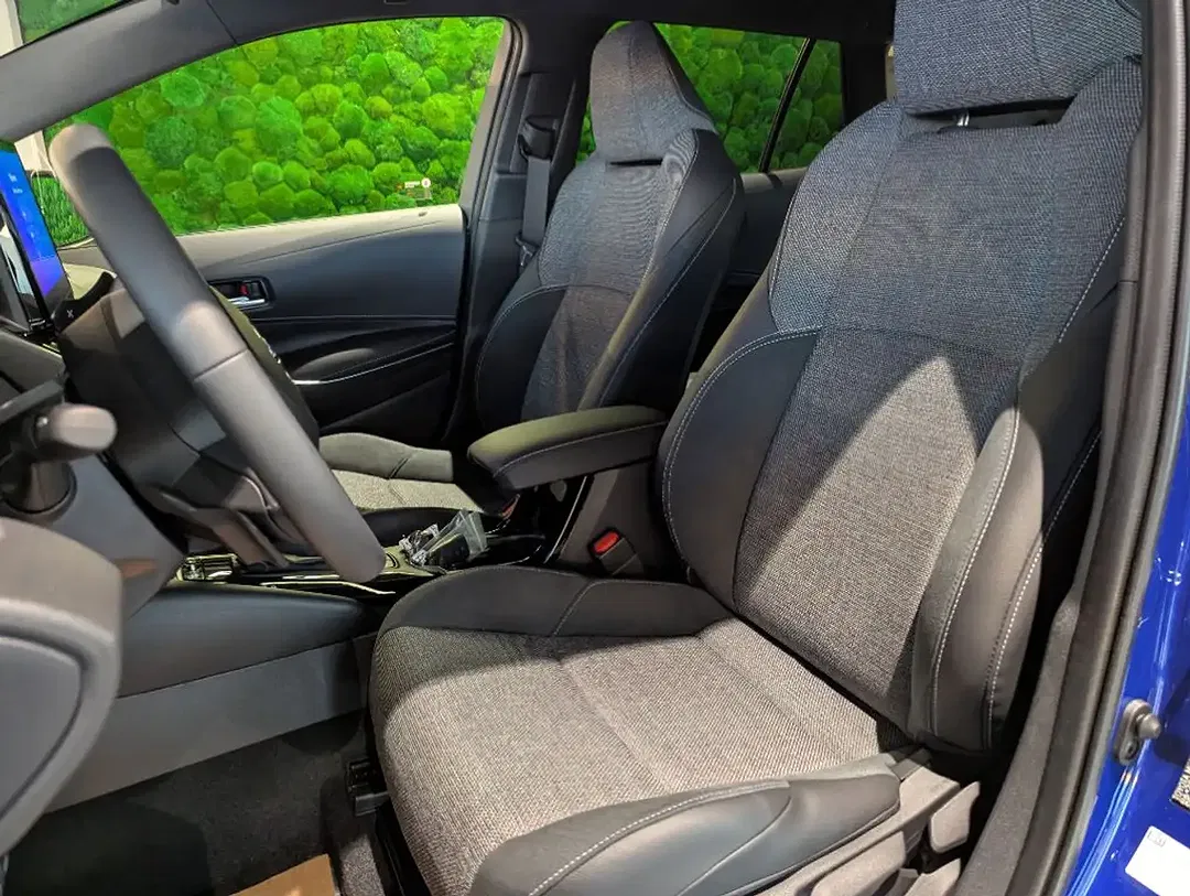 Toyota Corolla - Thumbnail 11