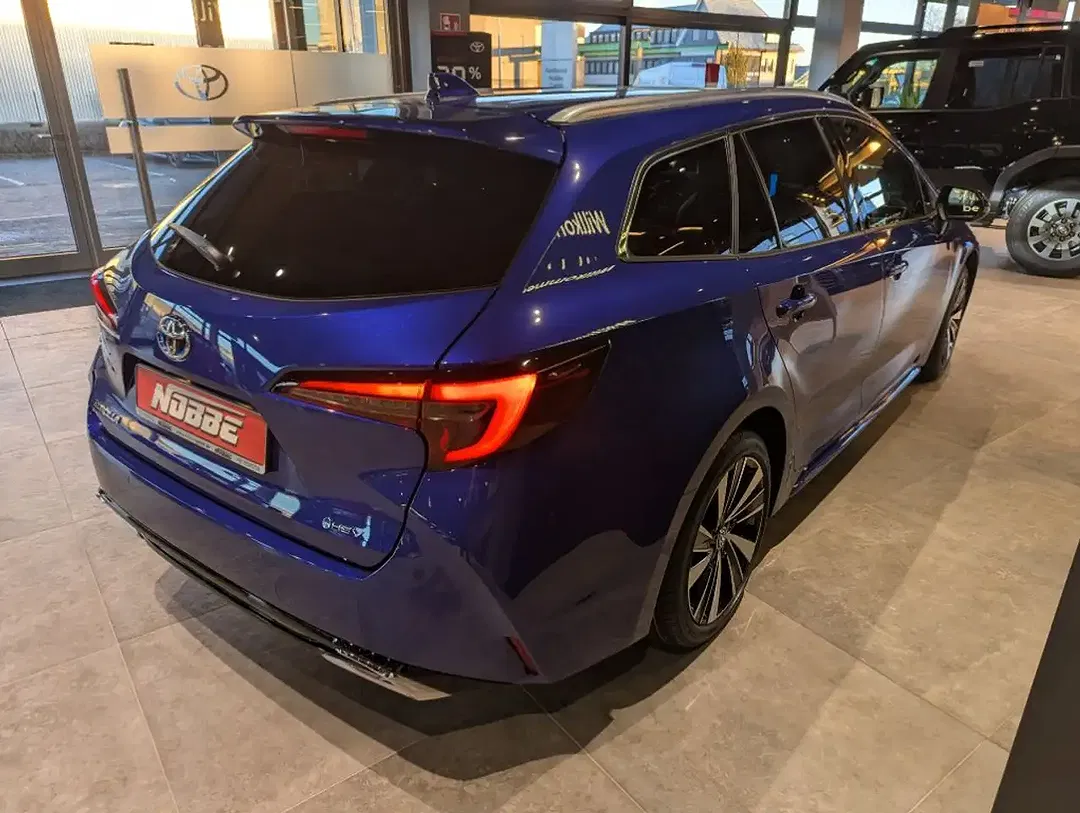 Toyota Corolla - Thumbnail 4