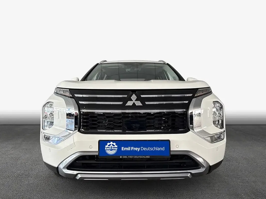 Mitsubishi Outlander - Thumbnail 3