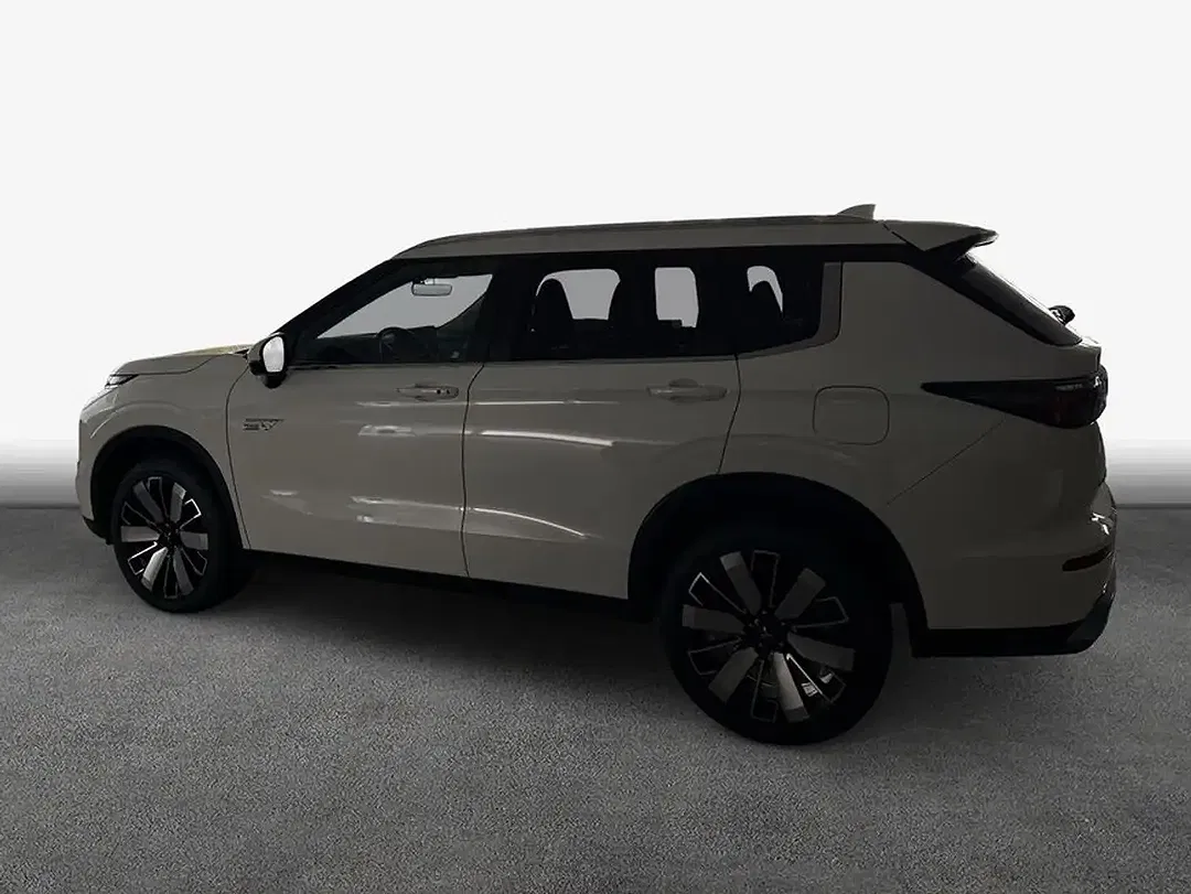 Mitsubishi Outlander - Thumbnail 5