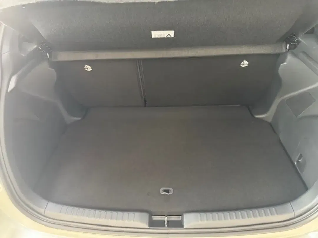 Toyota Yaris - Thumbnail 10