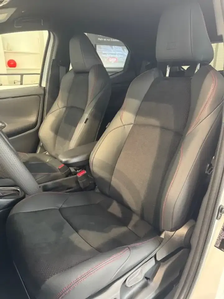 Toyota Yaris - Thumbnail 12