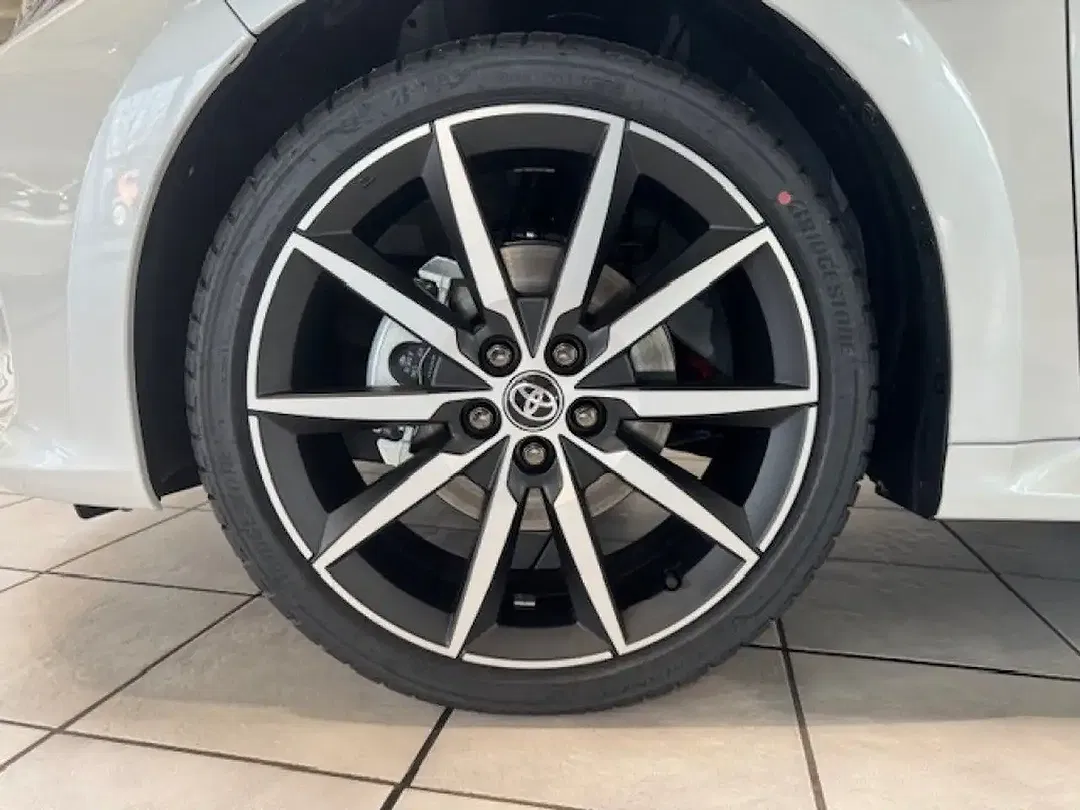 Toyota Yaris - Thumbnail 13