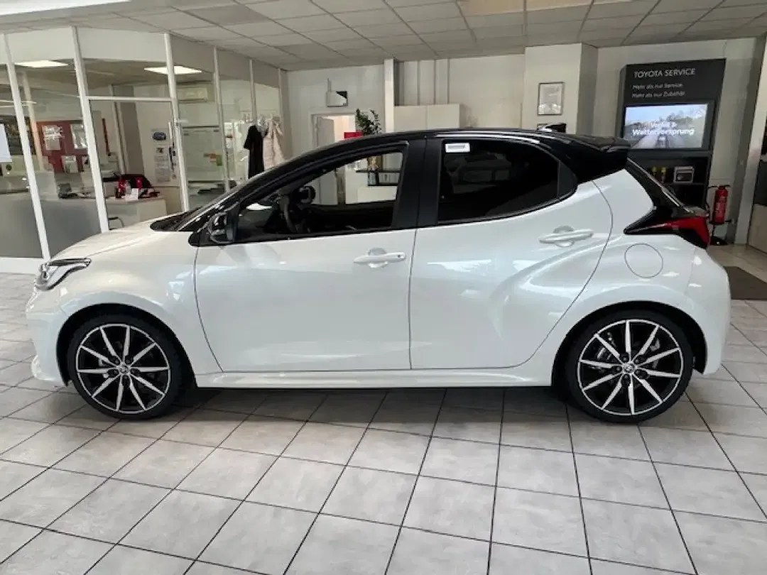 Toyota Yaris - Thumbnail 4