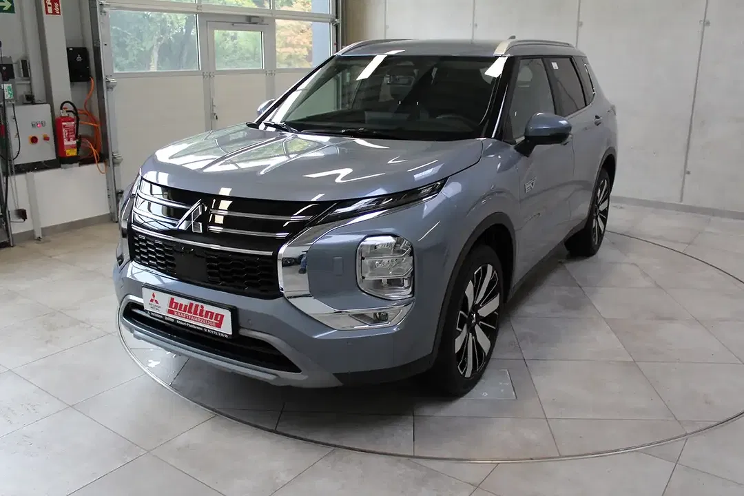 Mitsubishi Outlander - Thumbnail 1