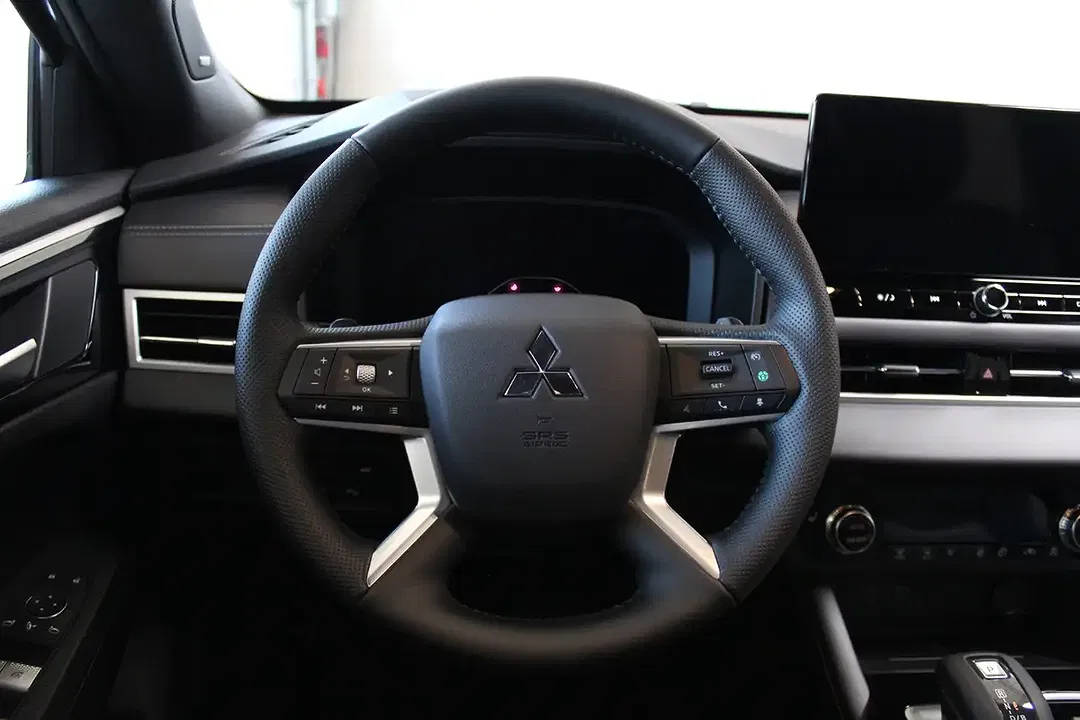 Mitsubishi Outlander - Thumbnail 13