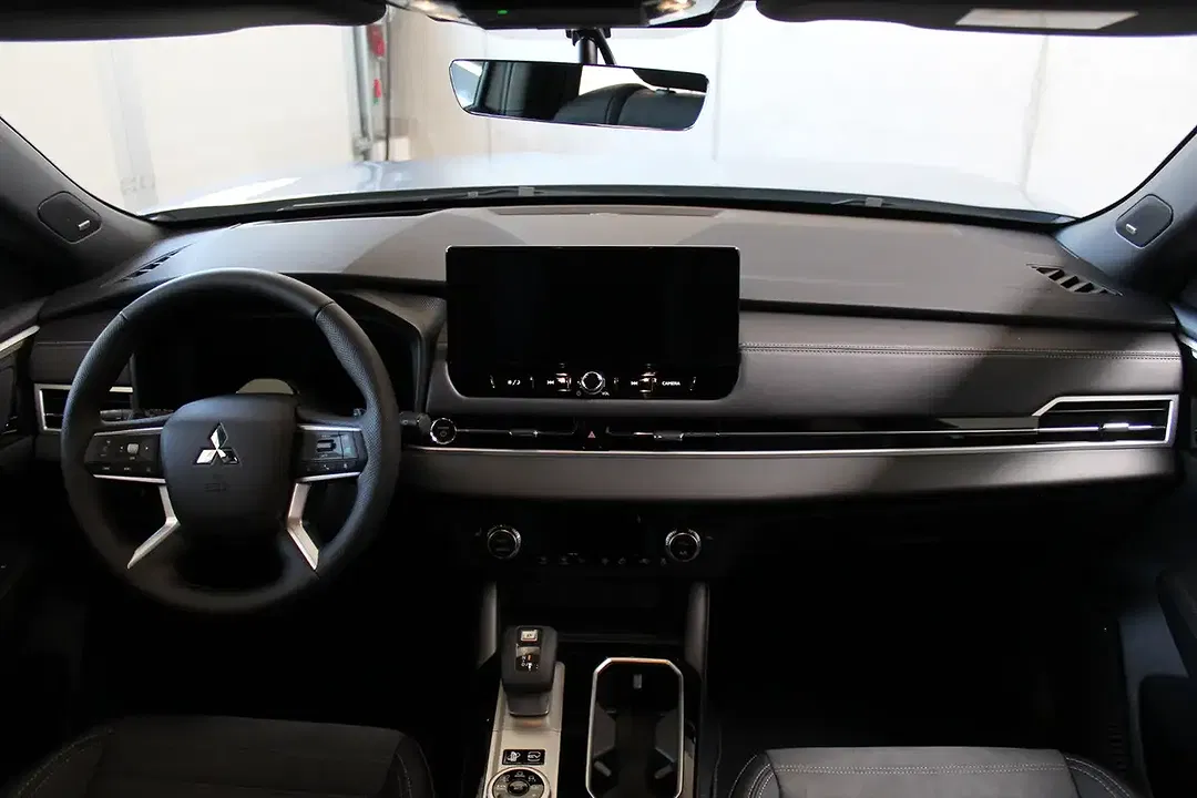 Mitsubishi Outlander - Thumbnail 14