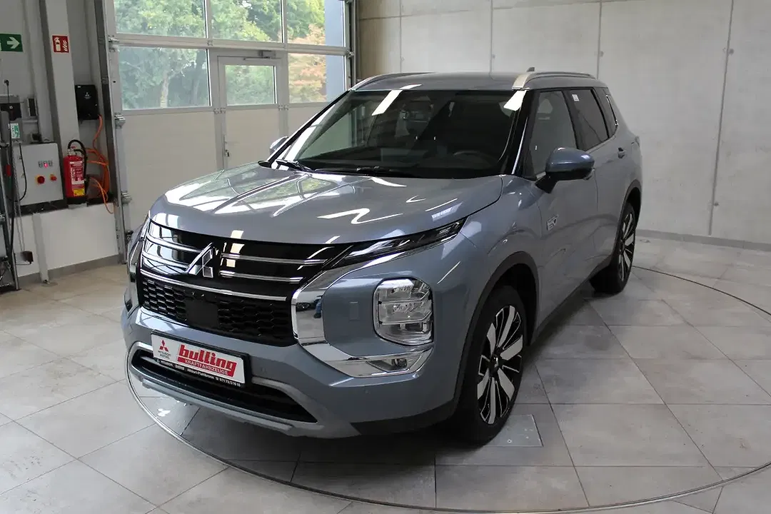 Mitsubishi Outlander - Thumbnail 2