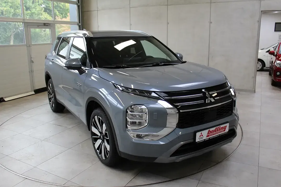 Mitsubishi Outlander - Thumbnail 4