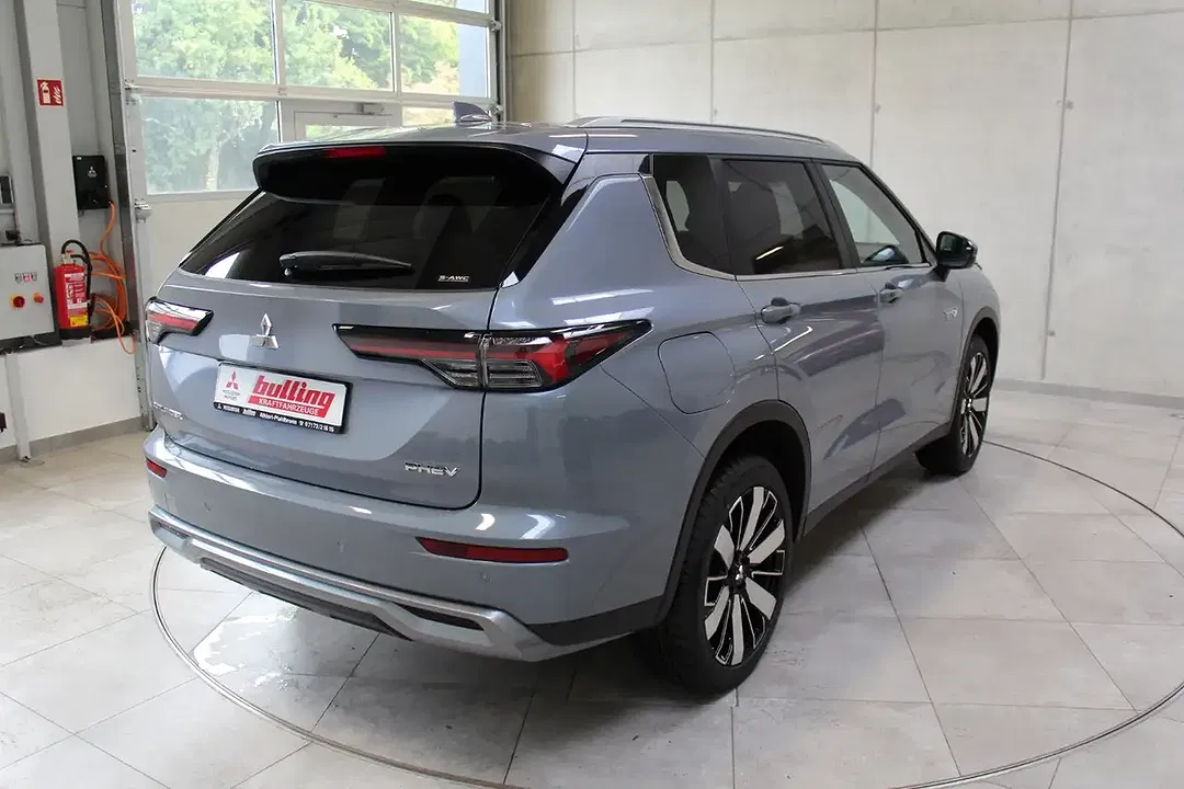 Mitsubishi Outlander - Thumbnail 5