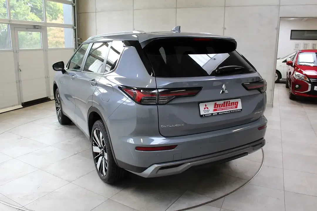 Mitsubishi Outlander - Thumbnail 7