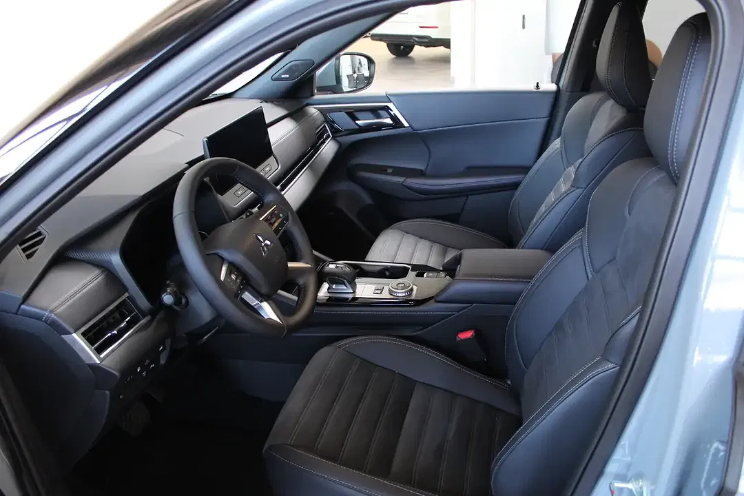 Mitsubishi Outlander - Thumbnail 9