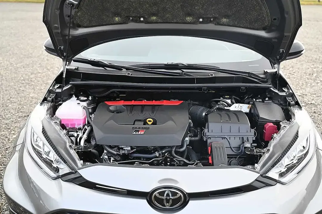 Toyota Yaris - Thumbnail 10