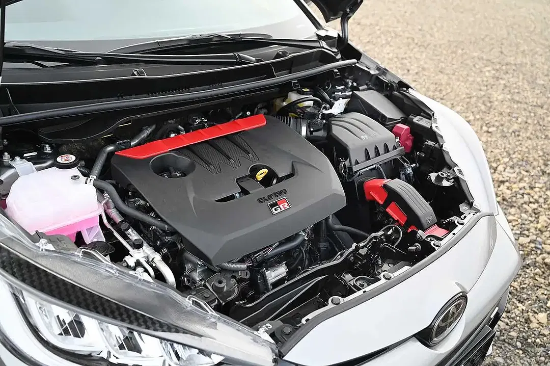 Toyota Yaris - Thumbnail 11