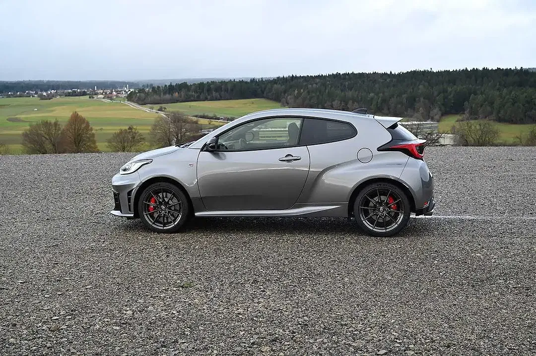 Toyota Yaris - Thumbnail 2