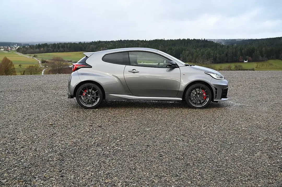 Toyota Yaris - Thumbnail 6