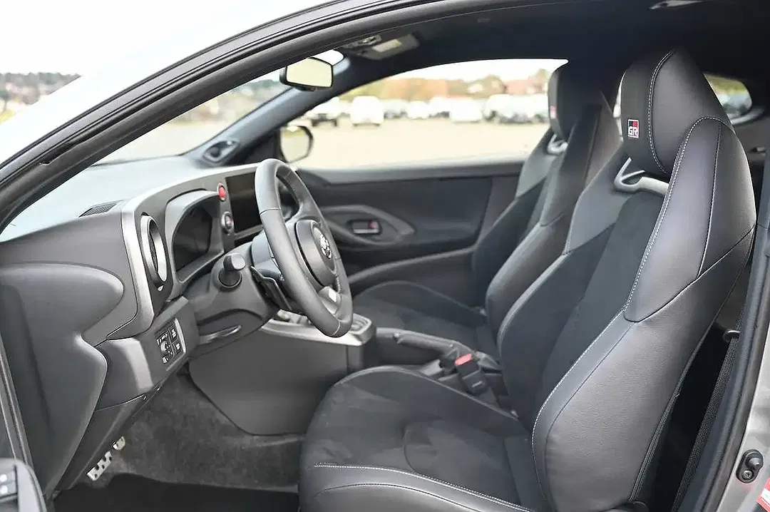 Toyota Yaris - Thumbnail 9