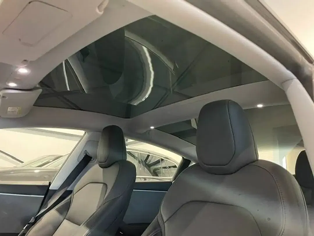 Tesla Model 3 - Thumbnail 6