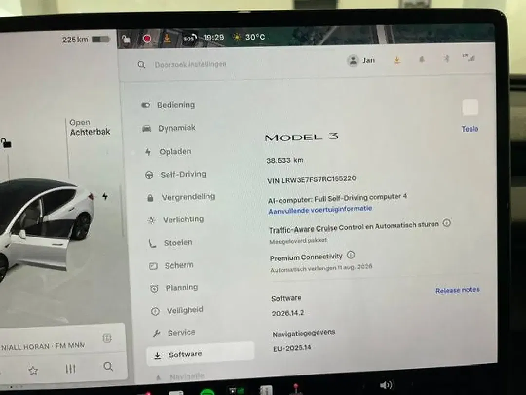 Tesla Model 3 - Thumbnail 8