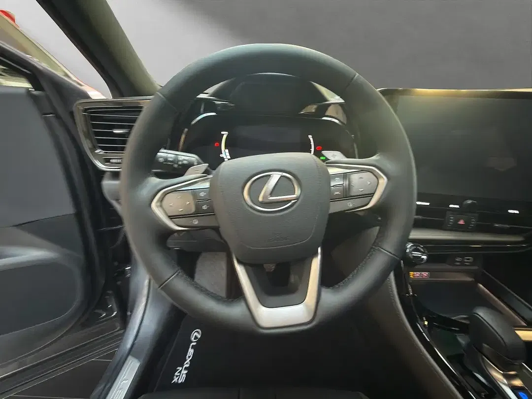 Lexus NX 450h+ - Thumbnail 10