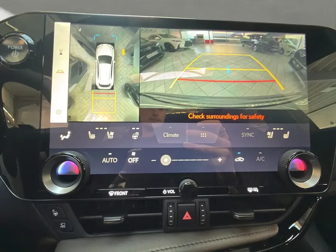 Lexus NX 450h+ - Thumbnail 13