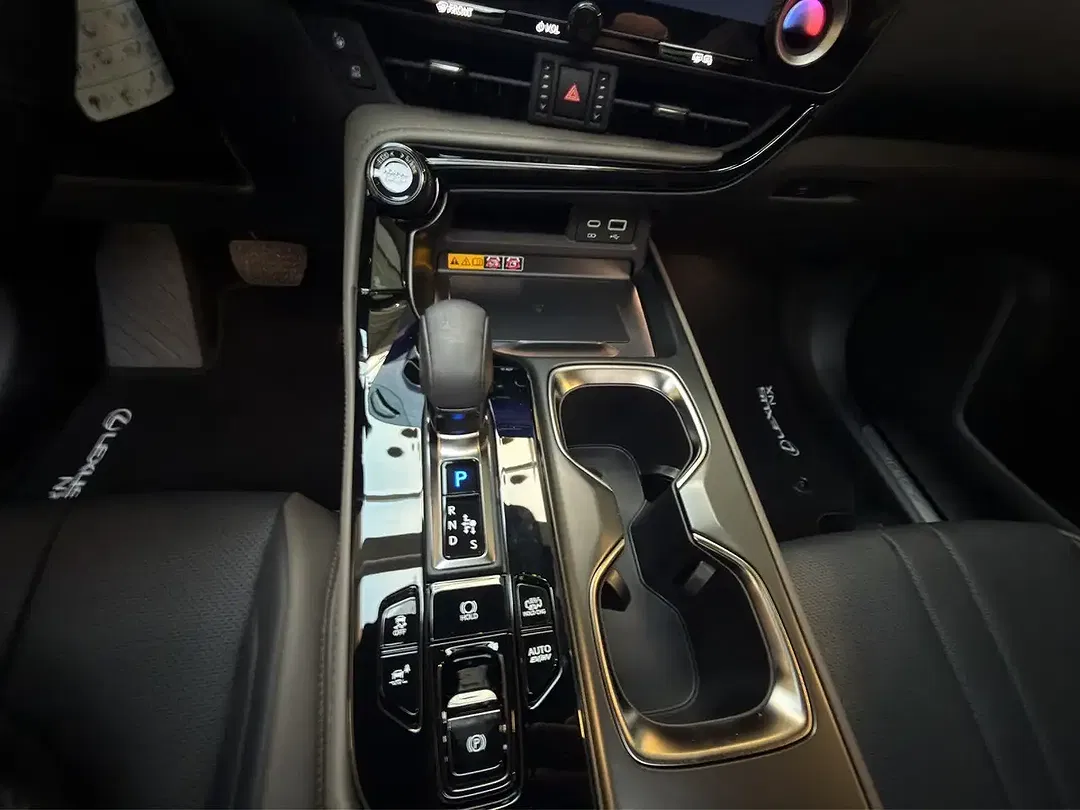 Lexus NX 450h+ - Thumbnail 14