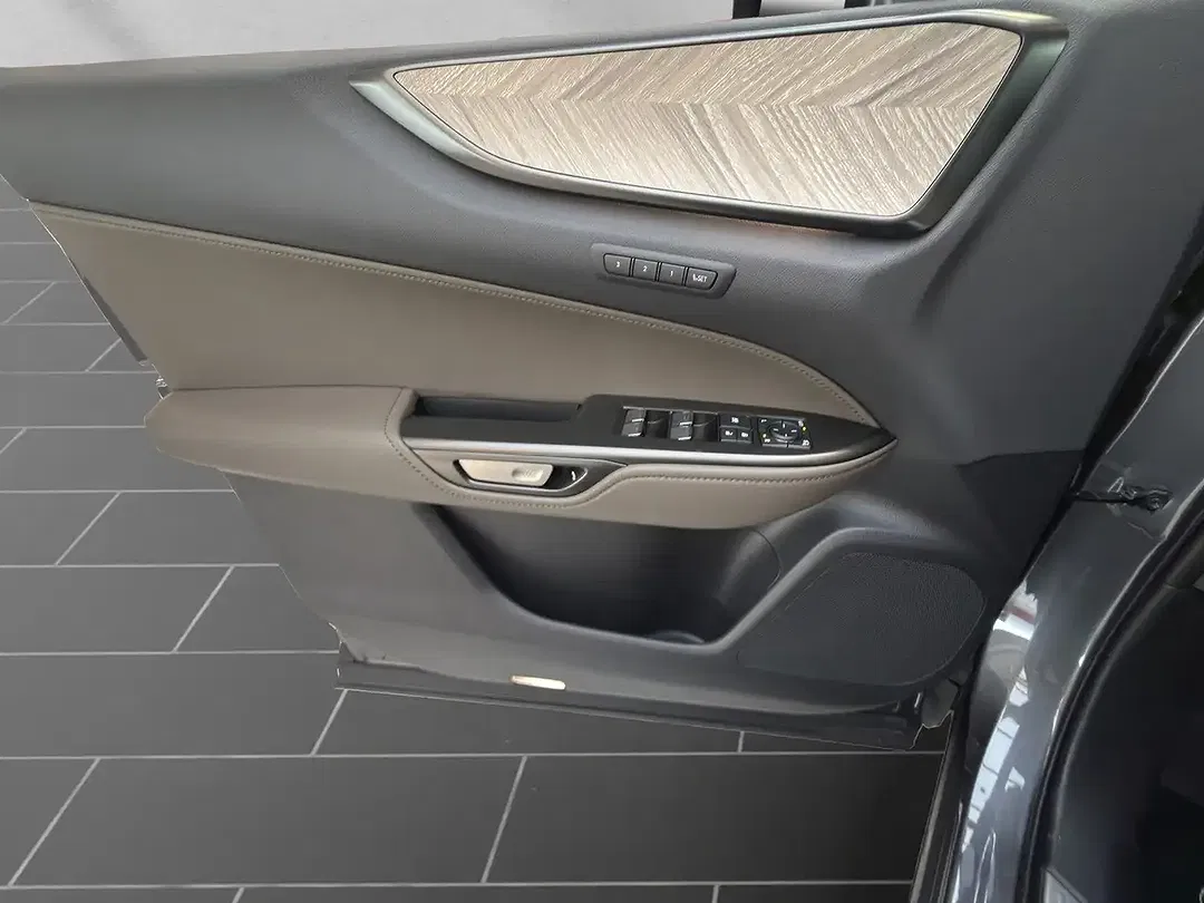 Lexus NX 450h+ - Thumbnail 15