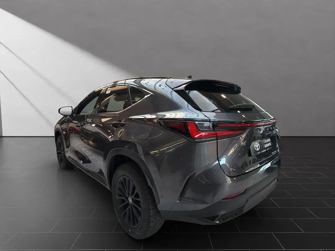 Lexus NX 450h+ - Thumbnail 3