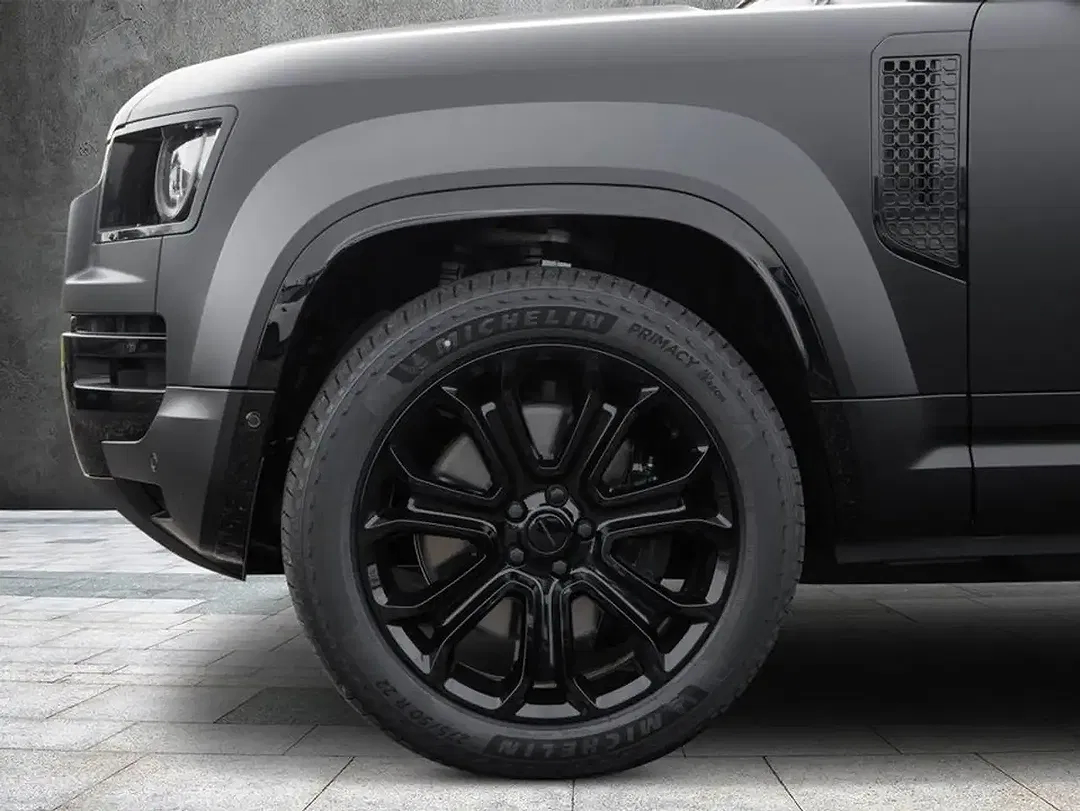 Land Rover Defender - Thumbnail 9
