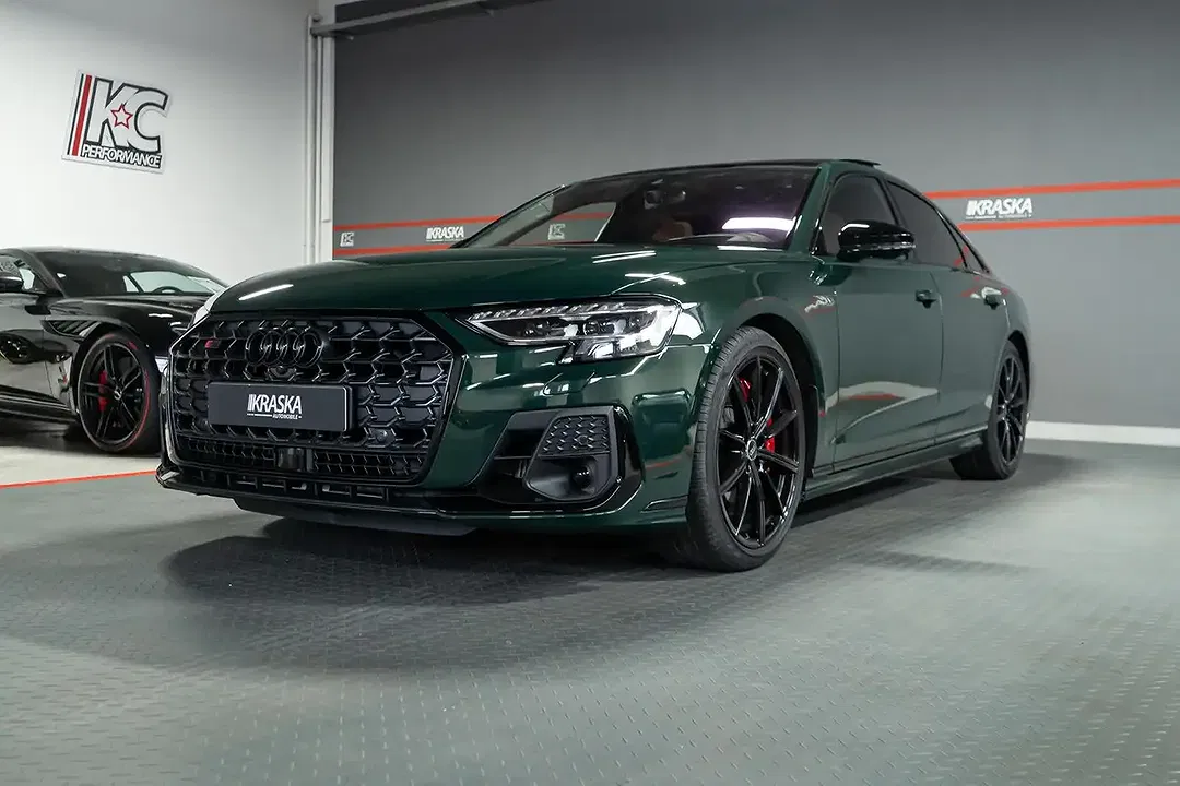 Audi S8 - Thumbnail 3