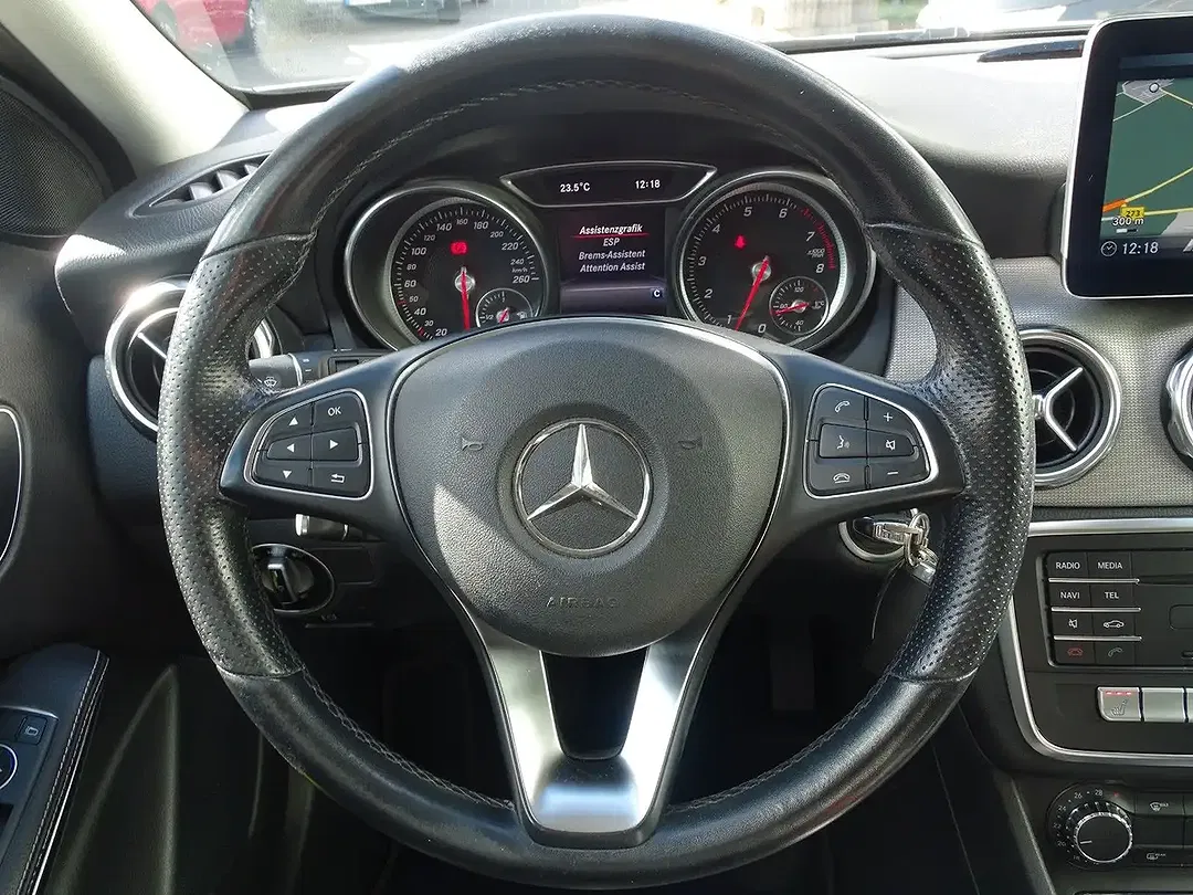 Mercedes-Benz GLA 200 - Thumbnail 10
