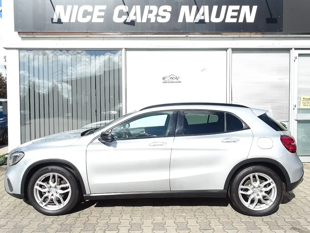 Mercedes-Benz GLA 200 - Thumbnail 2