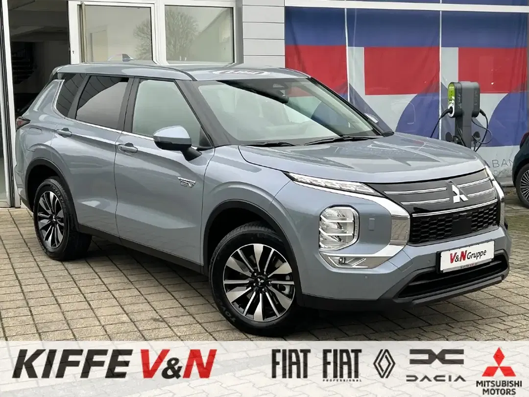 Mitsubishi Outlander - Thumbnail 1