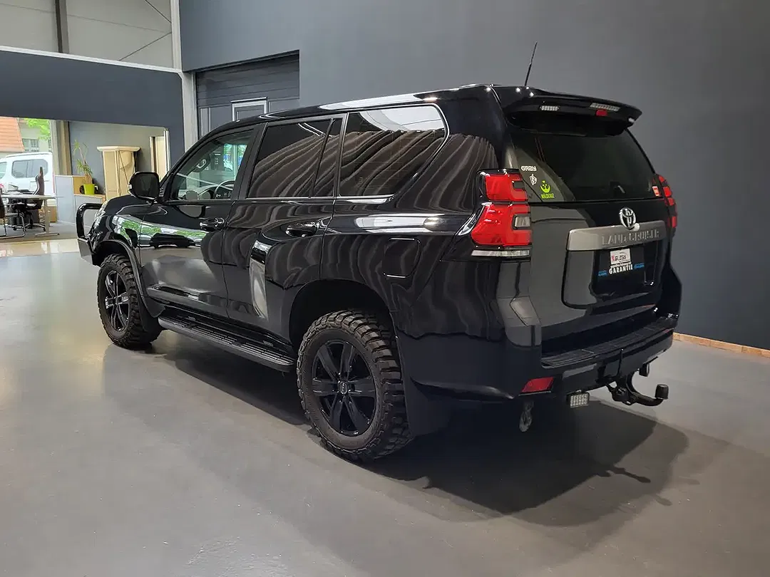 Toyota Land Cruiser - Thumbnail 3