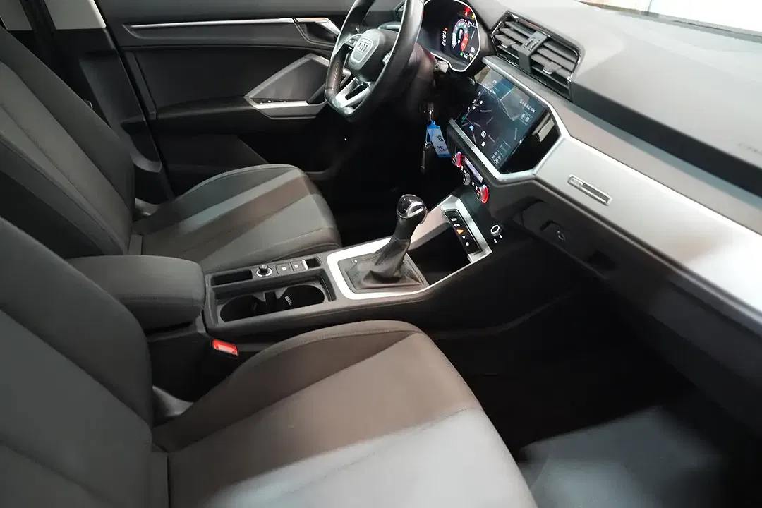 Audi Q3 - Thumbnail 9