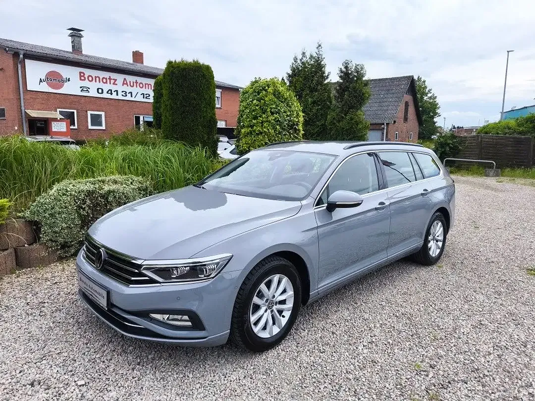 Volkswagen Passat Variant - Thumbnail 1
