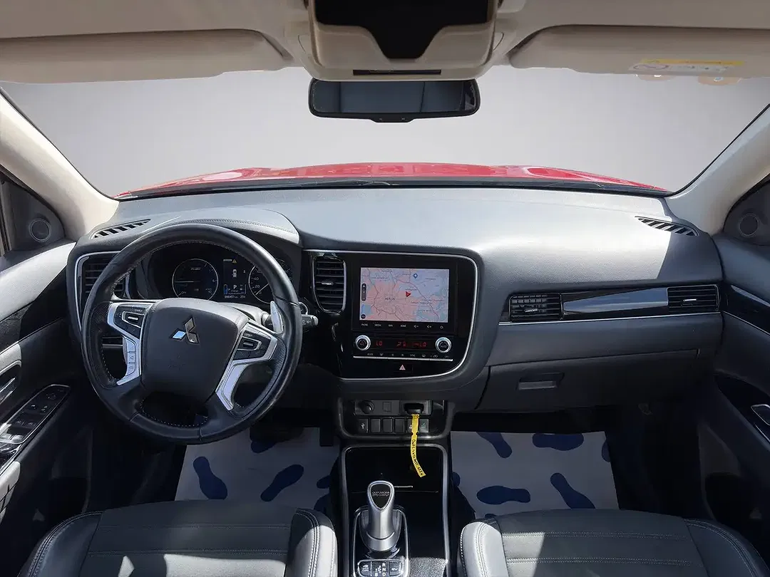 Mitsubishi Outlander - Thumbnail 13