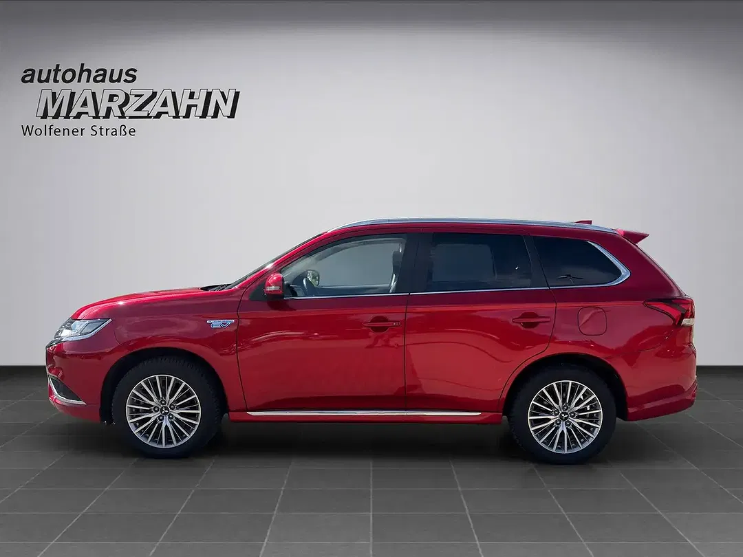 Mitsubishi Outlander - Thumbnail 2