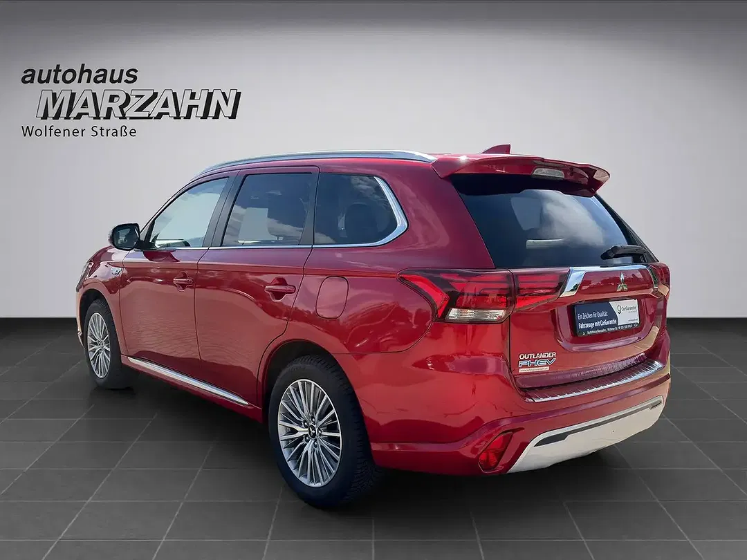 Mitsubishi Outlander - Thumbnail 3