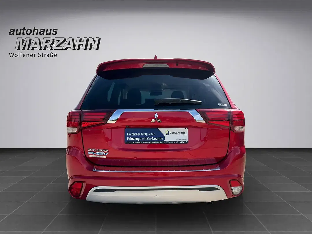 Mitsubishi Outlander - Thumbnail 4