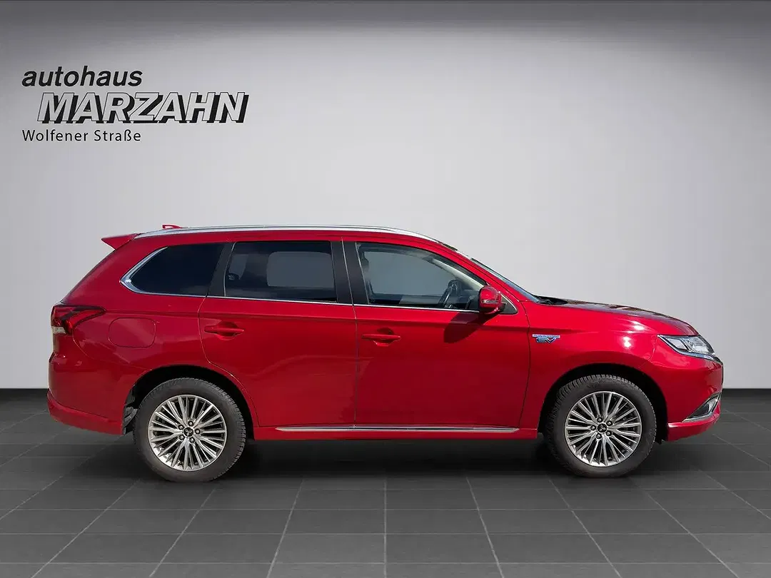 Mitsubishi Outlander - Thumbnail 6