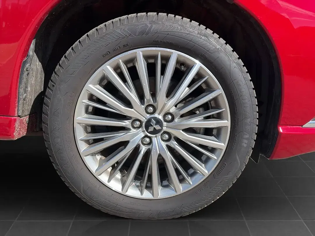 Mitsubishi Outlander - Thumbnail 9