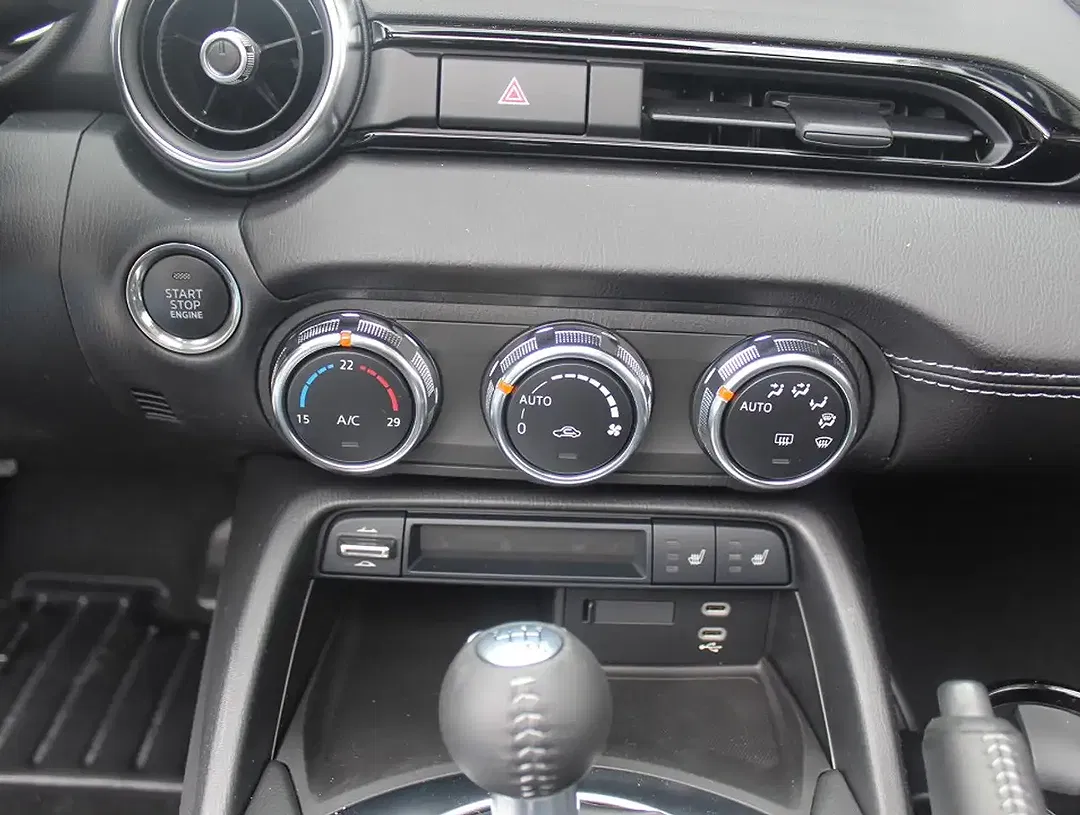 Mazda MX-5 - Thumbnail 14