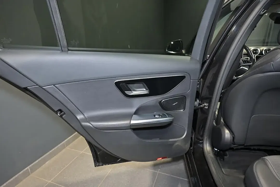Mercedes-Benz C 200 - Thumbnail 21