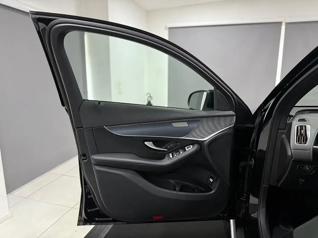Mercedes-Benz EQC 400 - Thumbnail 11