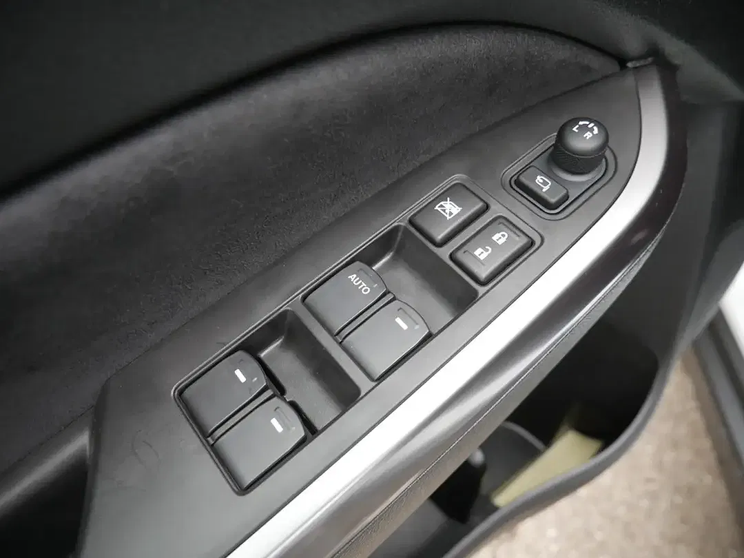 Suzuki Vitara - Thumbnail 10