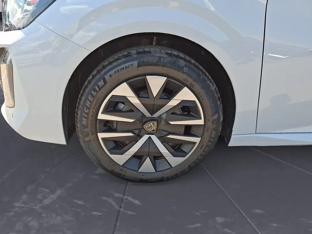 Peugeot 208 - Thumbnail 9
