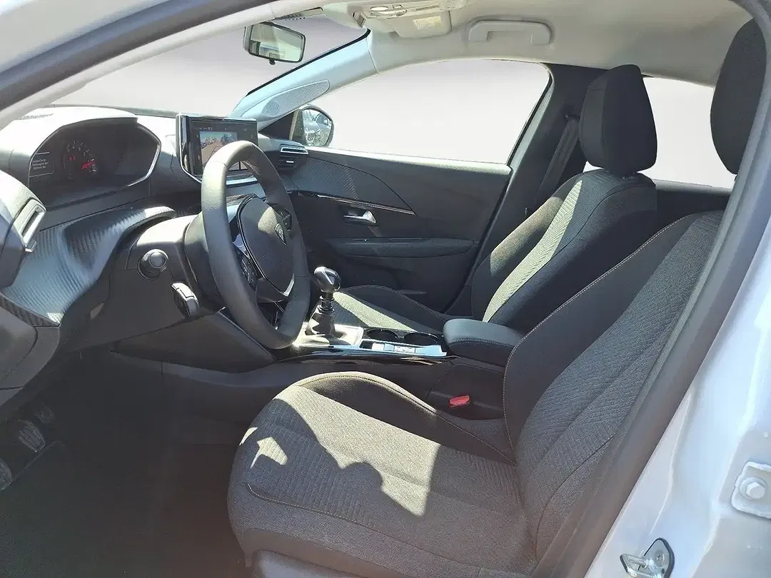 Peugeot 208 - Thumbnail 6